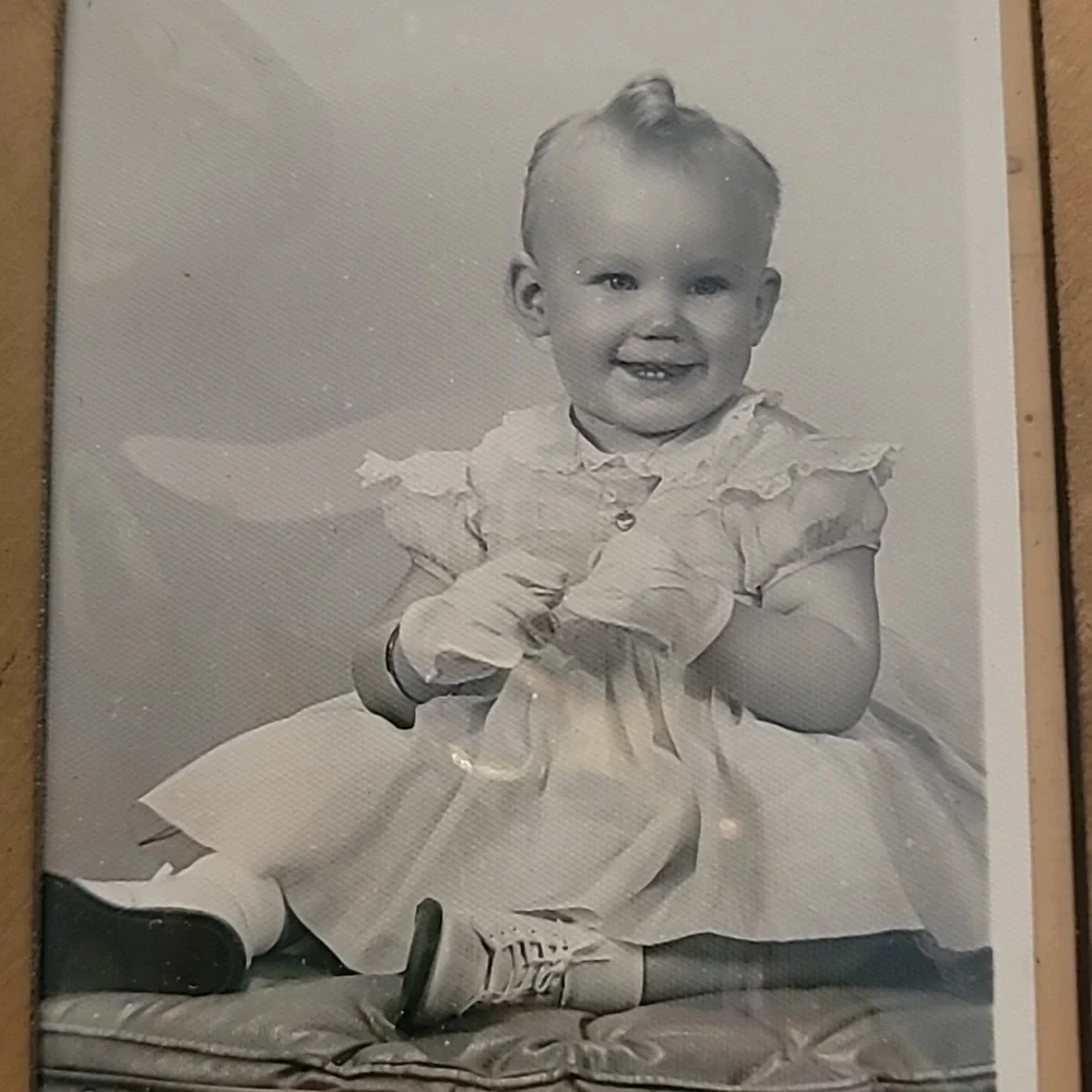 Vintage Frame & Photographs - Picture 8 of 12
